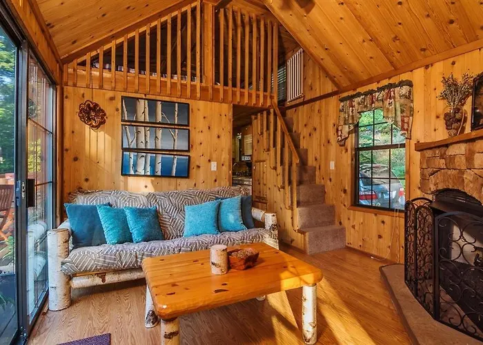 Family Cabin On 6 Acres W/ Lake Access & Hot Tub!