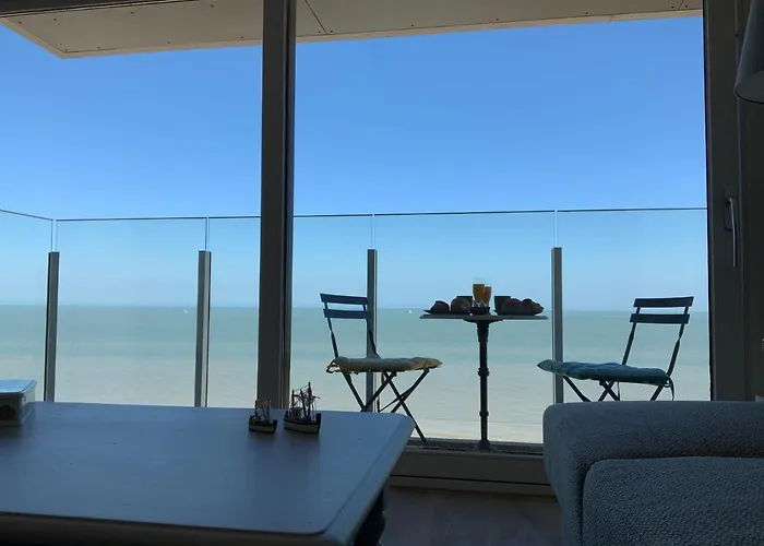 Genieten Van De Vlaamse Kust Met Prachtig Zeezicht