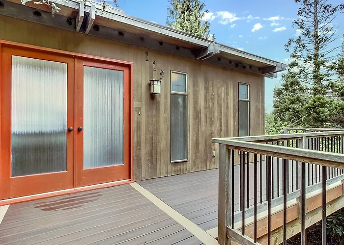 Pnw Mcm 155Ft Private Waterfront Gem On Raft Island With Hot Tub