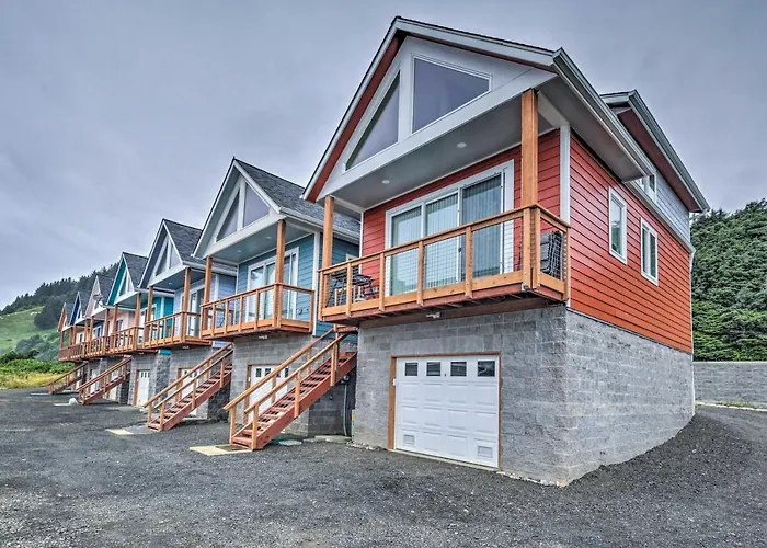 Yachats Gem W/ Private Beach Access, Views