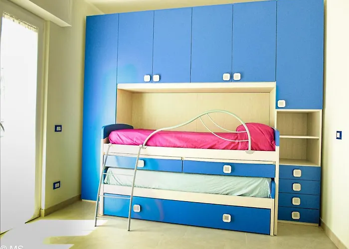 Pietra Home, posto auto, AC ,WIFI, 150mt dal mare