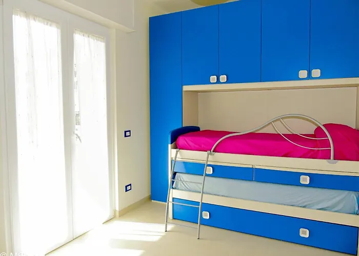 Pietra Home, posto auto, AC ,WIFI, 150mt dal mare