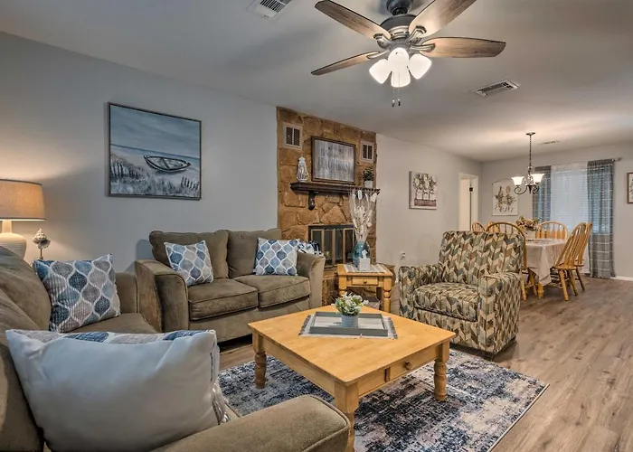 Charming Gulfport Escape: Half-Mile To Beach!