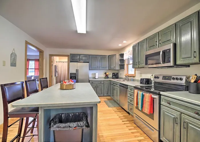 Lake Champlain Home W/ Decks, Kayaks & Fire Pit!