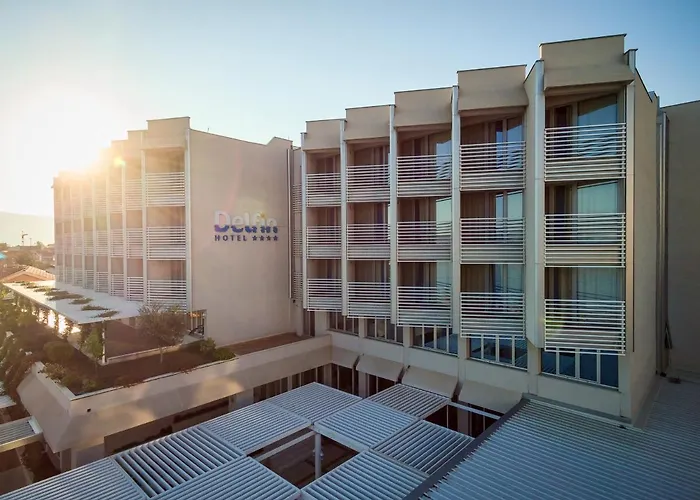 Carine Hotel Delfin