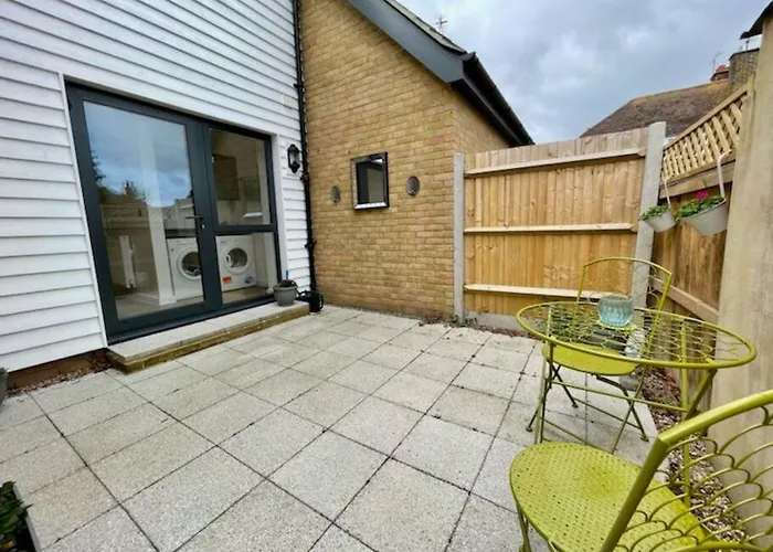 4 The Salt Yard, Whitstable - Free Parking, Centre Of Town, 2 Min Walk To Beach