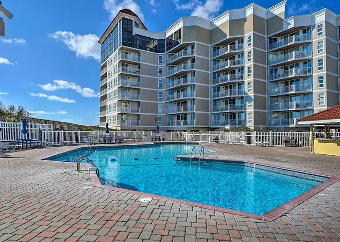 Colorful Beachfront Condo W/ Resort Amenities