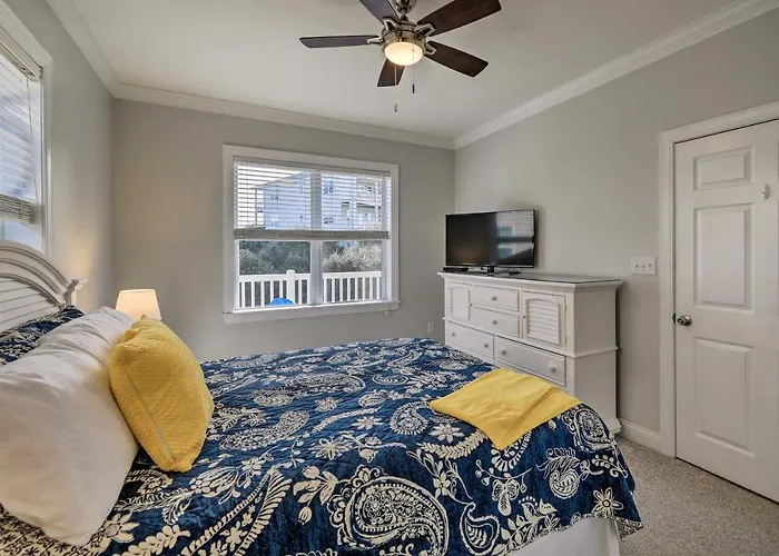 Ocean Club Condo W/ Community Pool & Hot Tub
