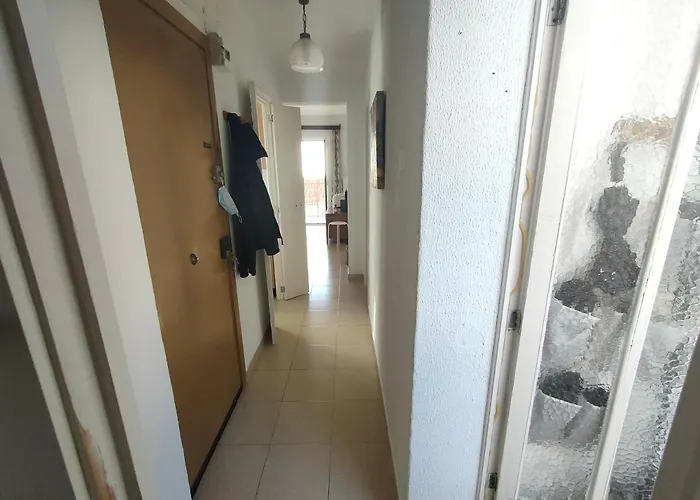 Camera Privata Singola In Appartamento, Bagno In Comune, Aria Condizionata Caldo Freddo, Wifi, Tv