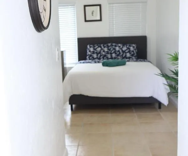 Singer Island Inn/ Deluxe Studio