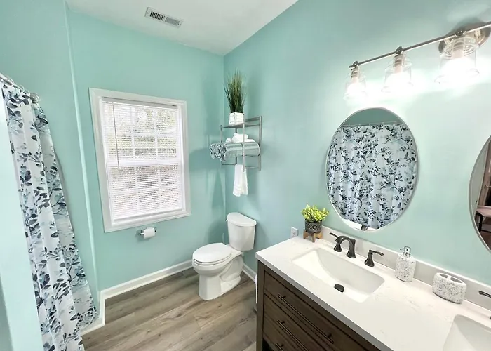 Charming, Beautiful, Treetop Loft, Prime Location