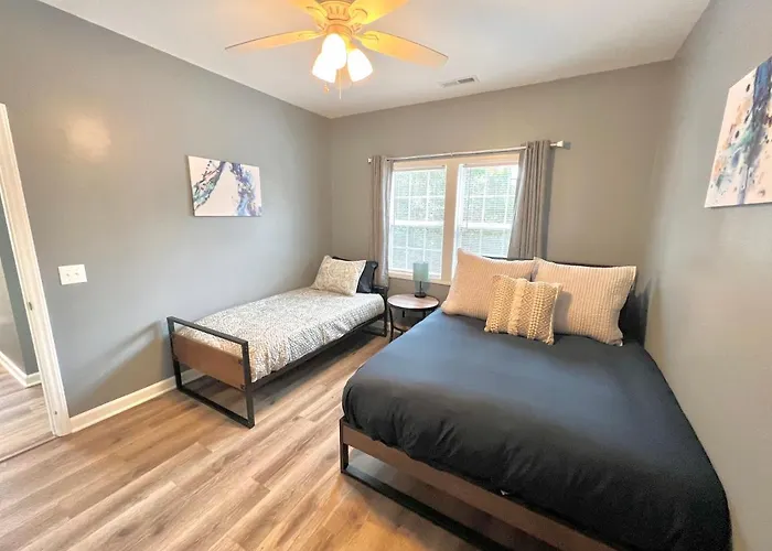 Charming, Beautiful, Treetop Loft, Prime Location