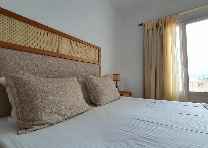 Sarakiniko Rooms
