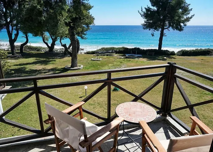 Delfini Villa, Beachfront 2-Bdrm Maisonette