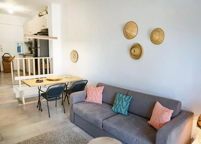 Delfini Villa, Beachfront 2-Bdrm Maisonette