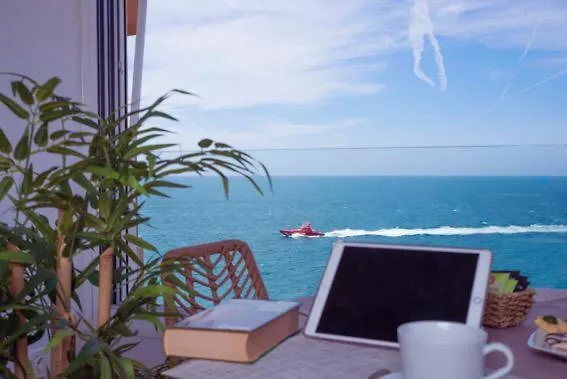 Bow Sea Apartment