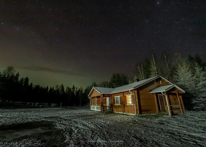 Old Pine Husky Lodge