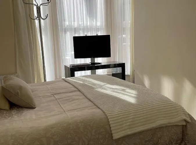 Caris Guest House