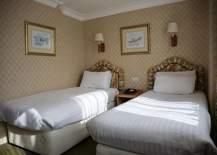 Crown & Mitre Hotel