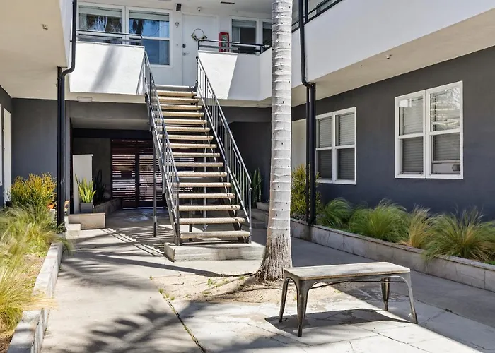 Spacious Coastal Apartment In A Colorful Community - Nrp22-00590