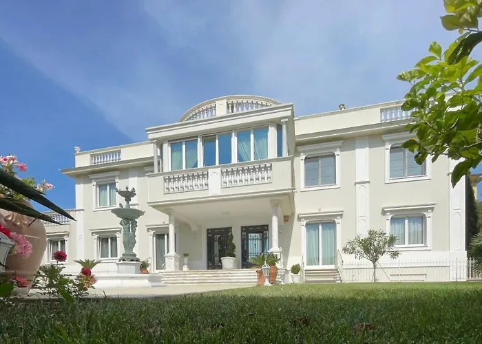 Villa Bianca A Few Steps By The Sea With Exclusive Garden & Jacuzzi