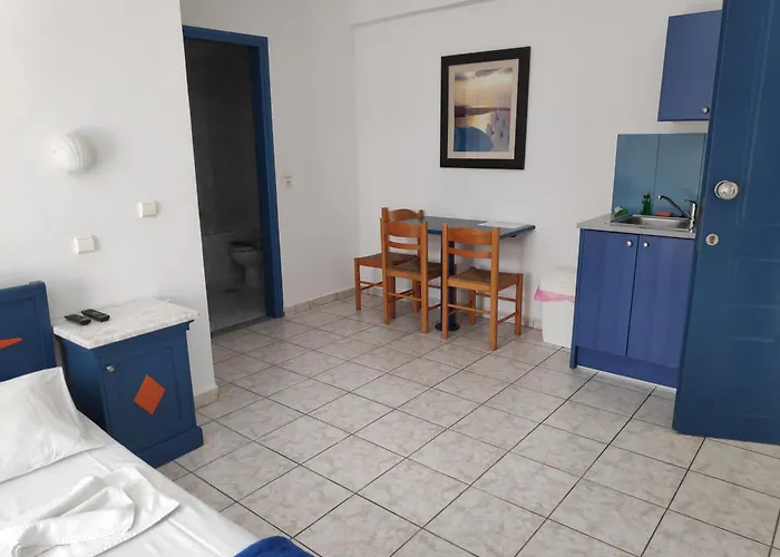 Leonidas Studios & Apartments