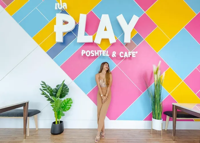 Play Poshtel & Cafe'
