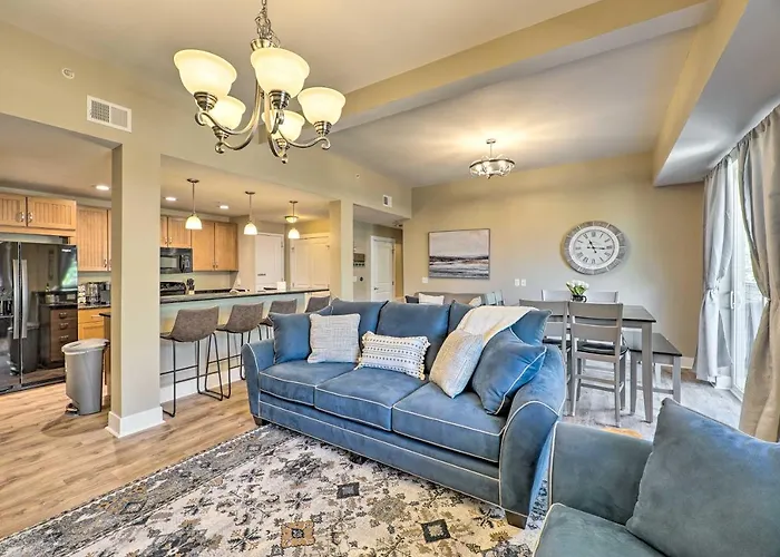 Grand Haven Condo - Walk To Nearby Hot Spots!