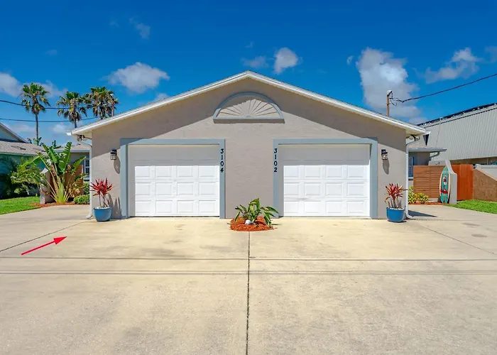 Dog Friendly Home Wprivate Fenced Yard, Garage & Fire Pit Steps To The Beach!