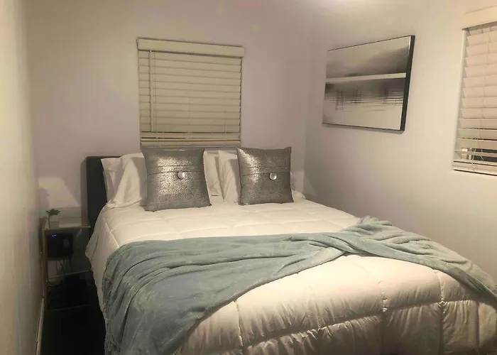 Cozy Beach Home Walking Distance From Ocean