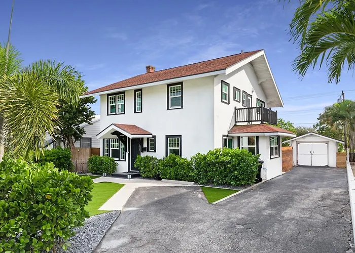Historic Waterfront Estate With Yard & Modern Kitchen