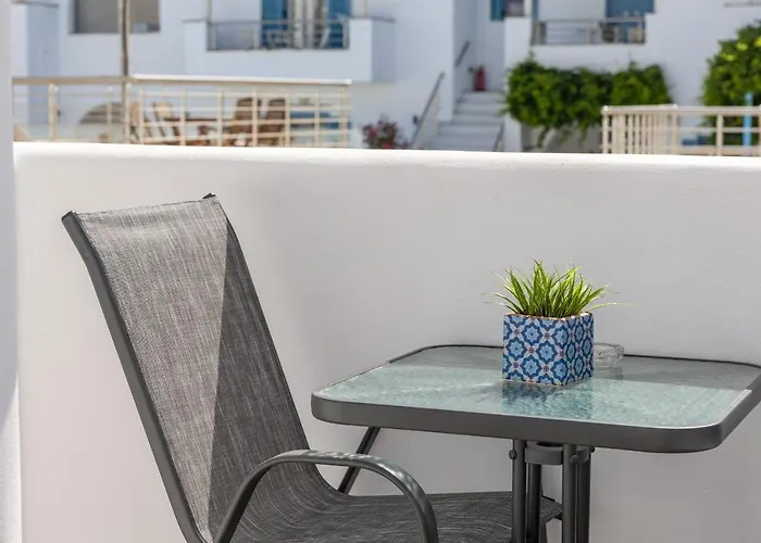 Naxos Petite Studios