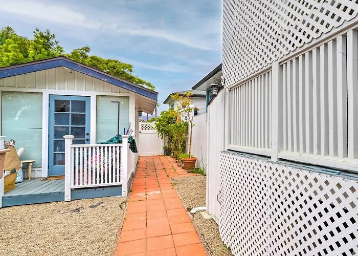 Cozy Carpinteria Apartment: Walkable Location