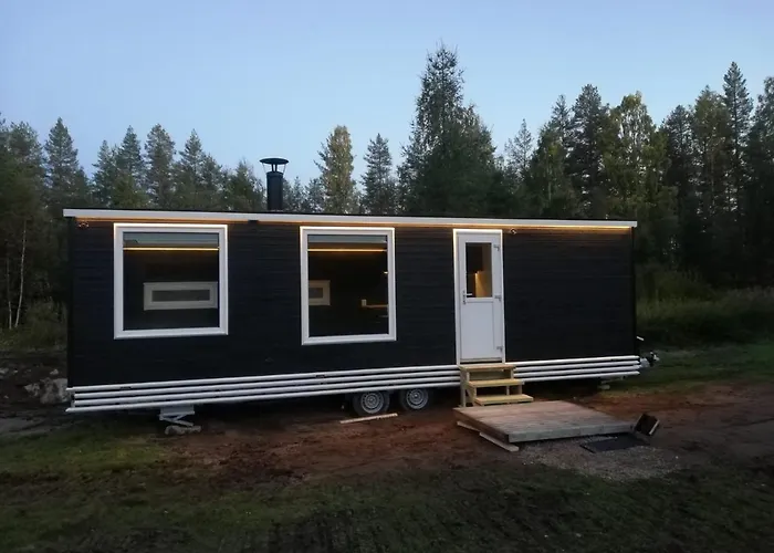 Old Pine Husky Lodge