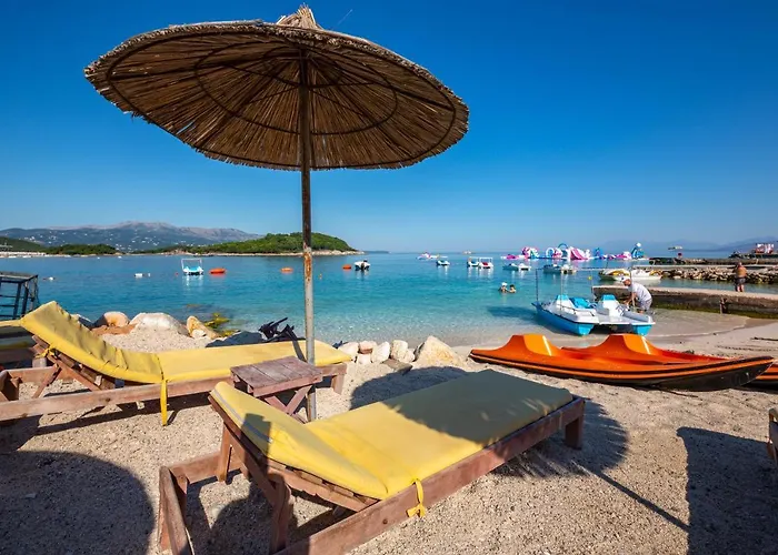 Hotel New Crystal With Private Beach