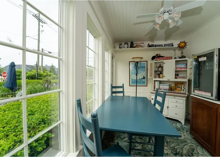 Yelton Manor Bed And Breakfast