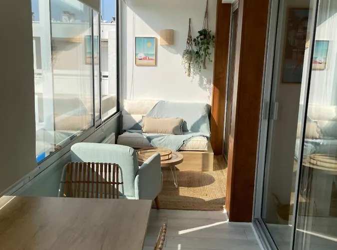 Appartement de standing, vue sur port de plaisance