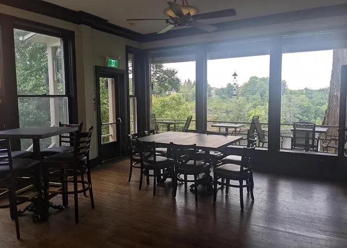 Inn At The Falls
