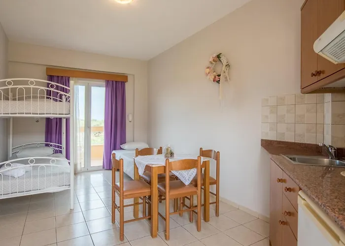 Danelis Studios & Apartments