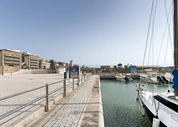 Smy Aran Blu Roma Mare (Adults Only)