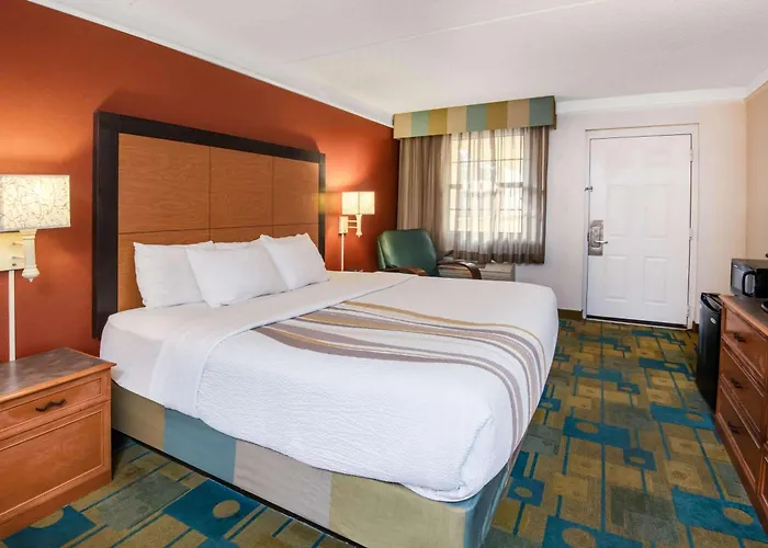 La Quinta Inn By Wyndham Colorado Springs Garden Of The Gods