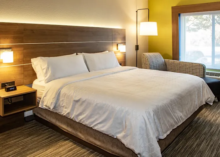 Holiday Inn Express Hotel & Suites Roseville - Galleria Area By Ihg
