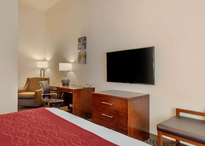 Comfort Inn & Suites Fort Myers Airport
