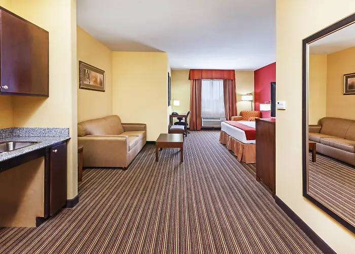 Holiday Inn Express & Suites Cleveland By Ihg