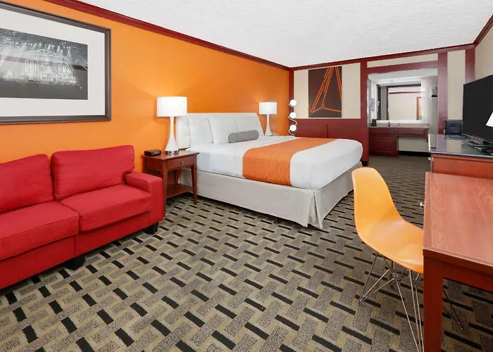 Howard Johnson By Wyndham San Marcos