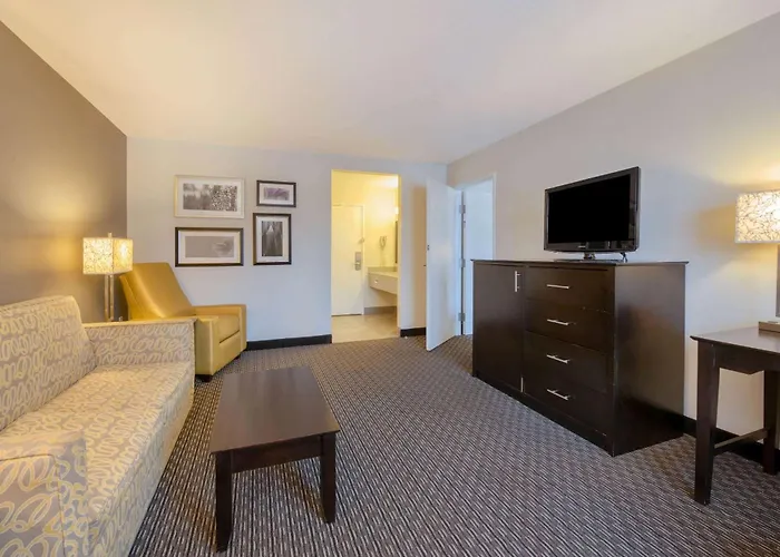 La Quinta By Wyndham Cleveland Macedonia