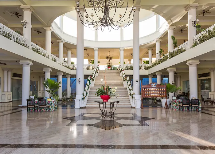 Grand Palladium Lady Hamilton Resort & Spa
