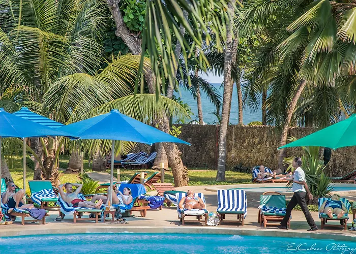 Travellers Beach Hotel & Spa