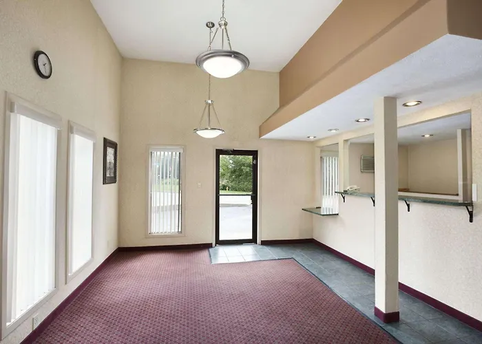 Travelodge By Wyndham La Porte/Michigan City Area