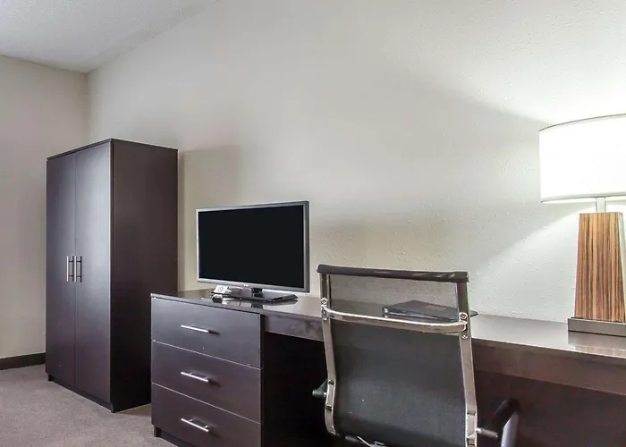 Sleep Inn & Suites Near I-90 And Ashtabula
